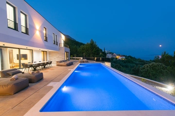 Sea-View Villa with Heated Pool for 10 in Stanići