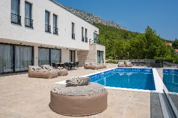 Sea-View Villa with Heated Pool for 10 in Stanići
