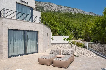 Sea-View Villa with Heated Pool for 10 in Stanići