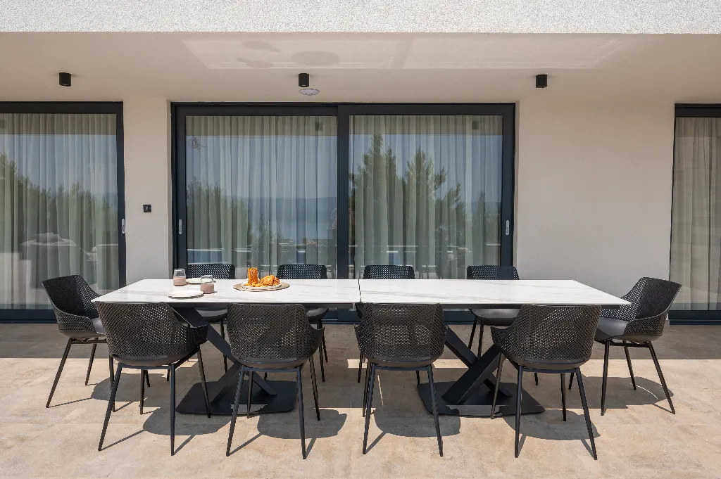 Sea-View Villa with Heated Pool for 10 in Stanići