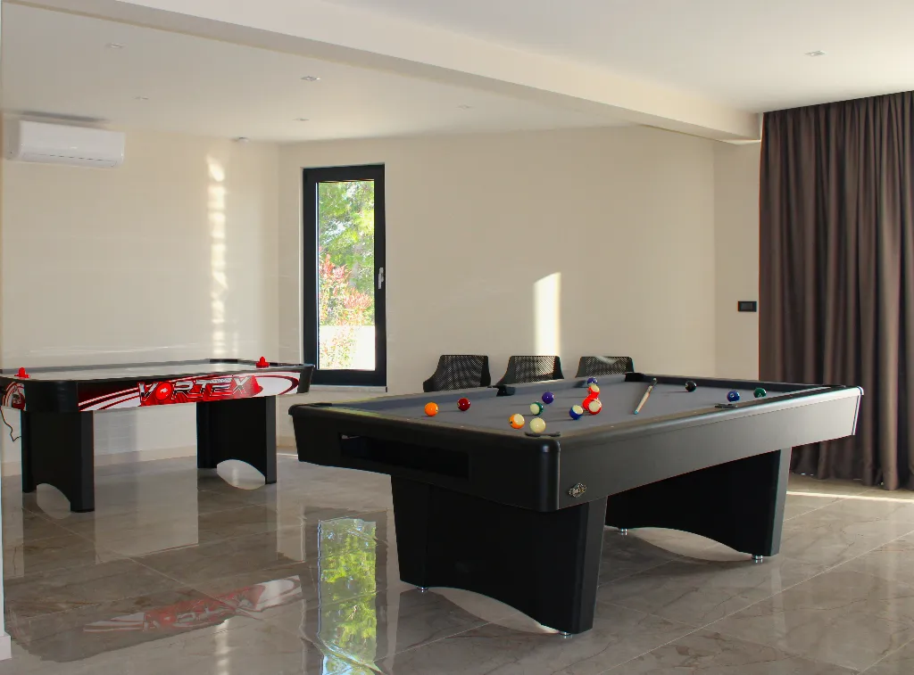 Sea-View Villa with Heated Pool for 10 in Stanići