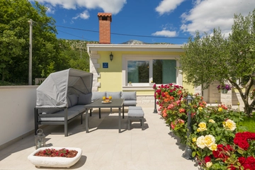 Family Holiday House with Garden & Table Tennis, Tugare