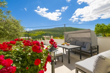 Family Holiday House with Garden & Table Tennis, Tugare