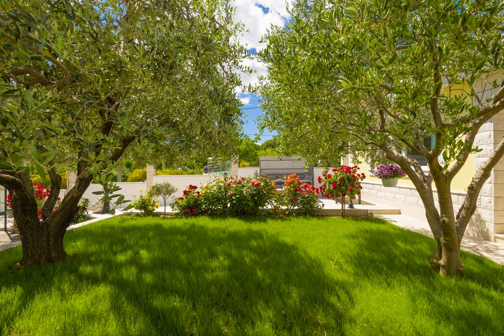 Family Holiday House with Garden & Table Tennis, Tugare