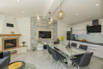 Family Holiday House with Garden & Table Tennis, Tugare