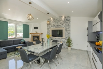 Family Holiday House with Garden & Table Tennis, Tugare