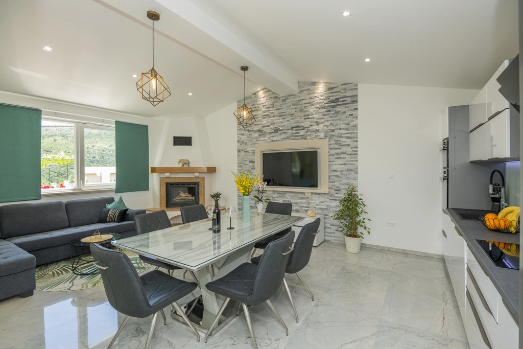 Family Holiday House with Garden & Table Tennis, Tugare