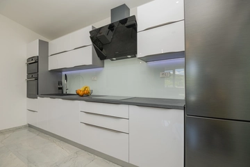 Family Holiday House with Garden & Table Tennis, Tugare