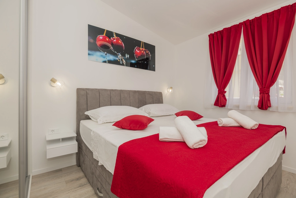 Family Holiday House with Garden & Table Tennis, Tugare