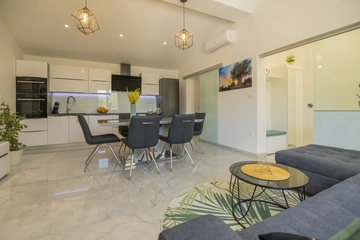 Family Holiday House with Garden & Table Tennis, Tugare