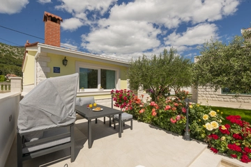 Family Holiday House with Garden & Table Tennis, Tugare