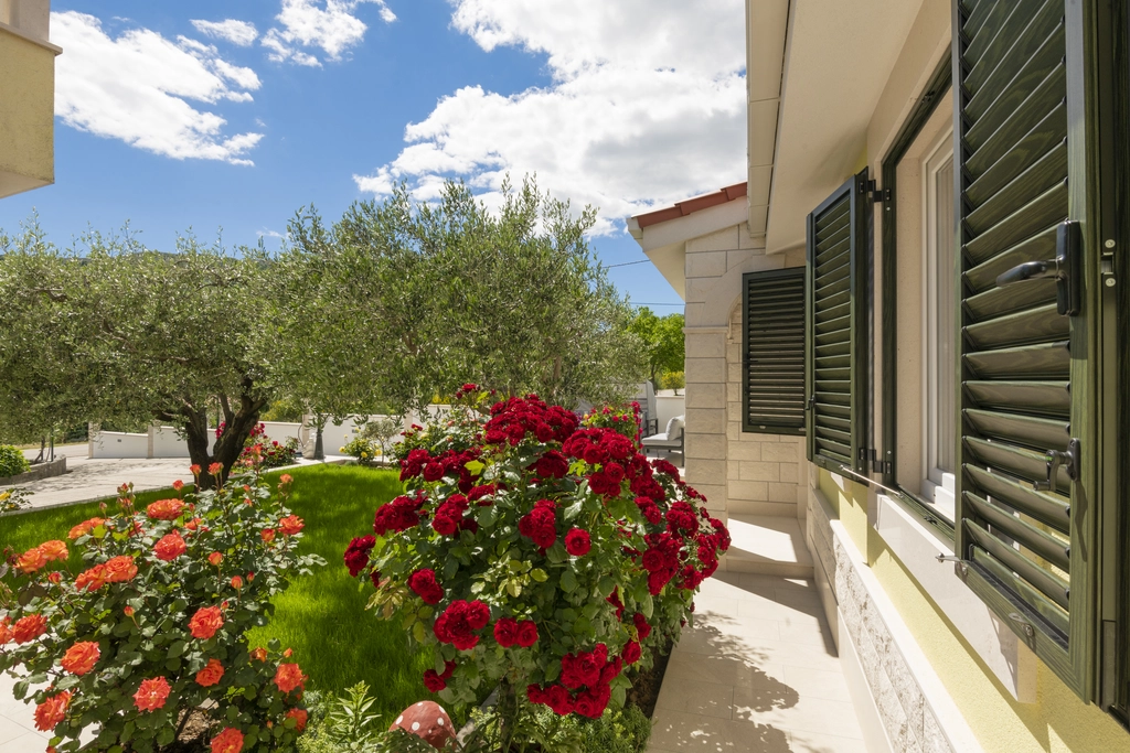 Family Holiday House with Garden & Table Tennis, Tugare