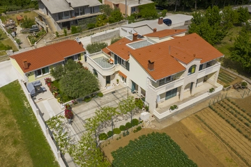 Family Holiday House with Garden & Table Tennis, Tugare