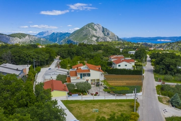 Family Holiday House with Garden & Table Tennis, Tugare