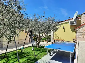 Family Holiday House with Garden & Table Tennis, Tugare