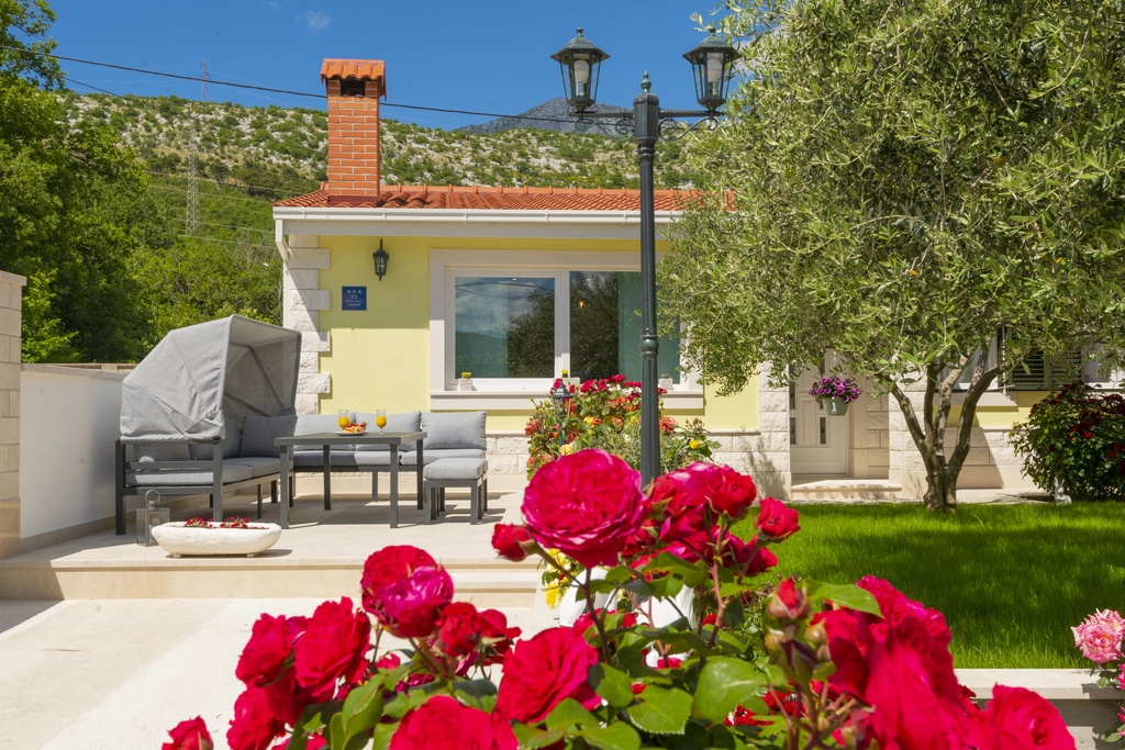 Family Holiday House with Garden & Table Tennis, Tugare