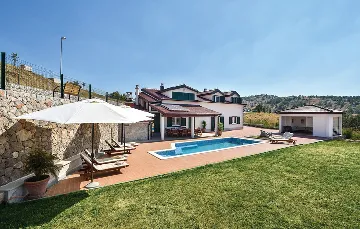 4-Bedroom Holiday House in Muć for Up to 11