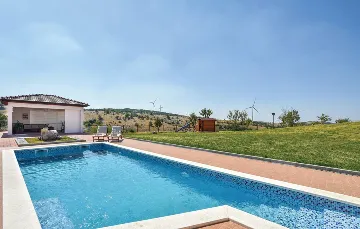 4-Bedroom Holiday House in Muć for Up to 11