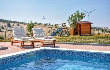 4-Bedroom Holiday House in Muć for Up to 11