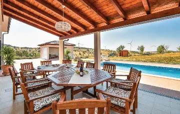 4-Bedroom Holiday House in Muć for Up to 11