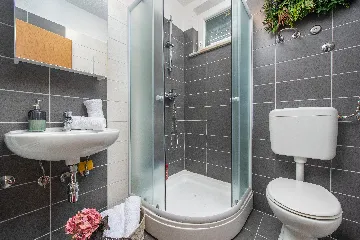 4-Bedroom Holiday House in Muć for Up to 11