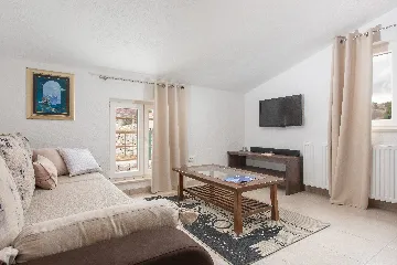 4-Bedroom Holiday House in Muć for Up to 11