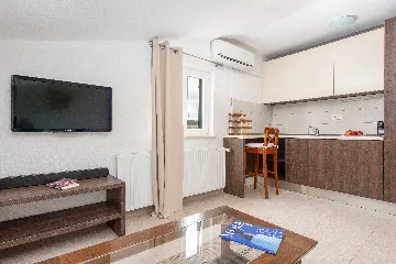 4-Bedroom Holiday House in Muć for Up to 11