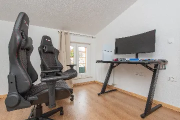 4-Bedroom Holiday House in Muć for Up to 11