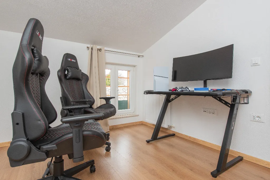4-Bedroom Holiday House in Muć for Up to 11
