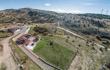 4-Bedroom Holiday House in Muć for Up to 11