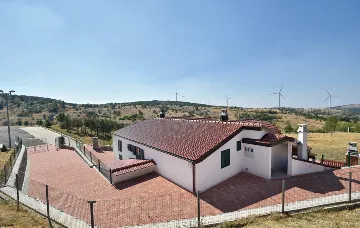 4-Bedroom Holiday House in Muć for Up to 11