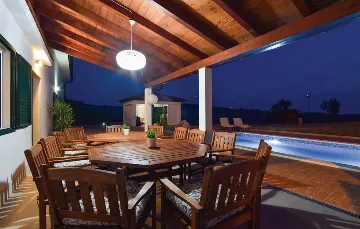 4-Bedroom Holiday House in Muć for Up to 11