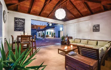 4-Bedroom Holiday House in Muć for Up to 11