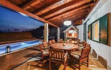 4-Bedroom Holiday House in Muć for Up to 11