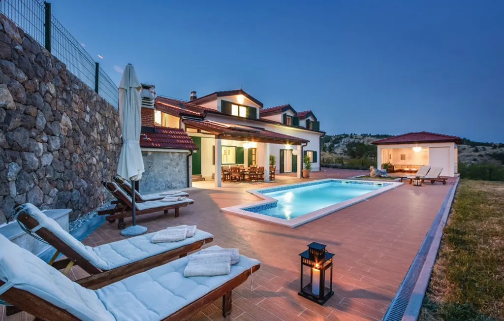 4-Bedroom Holiday House in Muć for Up to 11