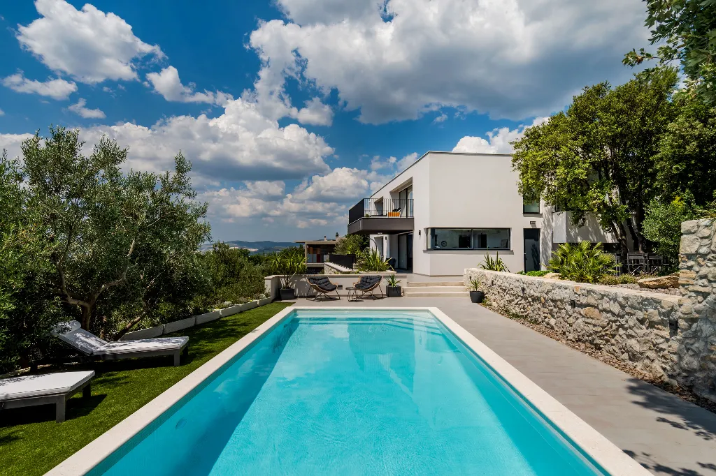 Kaštel Kambelovac Villa for Up to 12 Guests