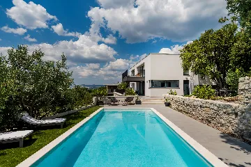 Kaštel Kambelovac Villa for Up to 12 Guests