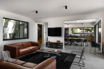 Kaštel Kambelovac Villa for Up to 12 Guests