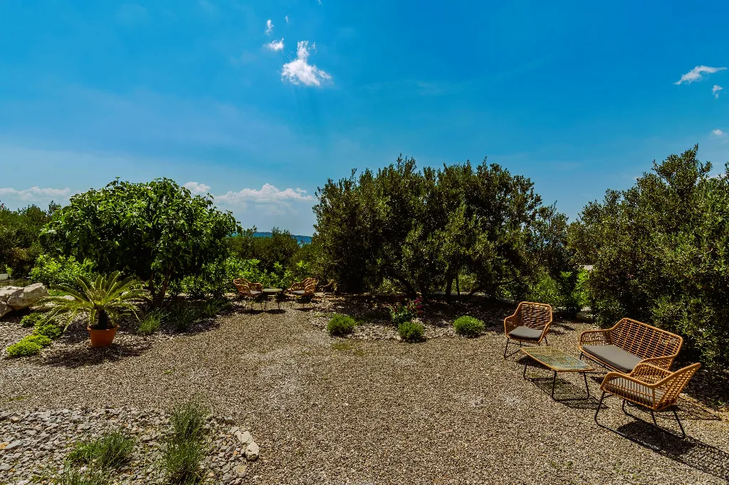 Kaštel Kambelovac Villa for Up to 12 Guests