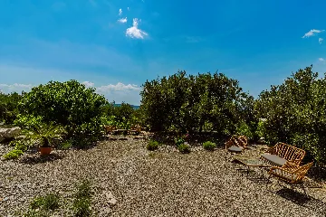 Kaštel Kambelovac Villa for Up to 12 Guests