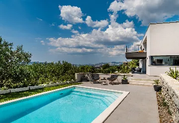 Kaštel Kambelovac Villa for Up to 12 Guests