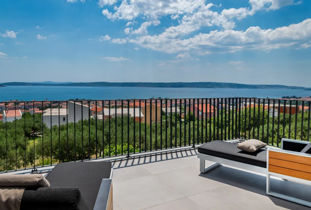 Kaštel Kambelovac Villa for Up to 12 Guests