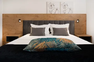 Kaštel Kambelovac Villa for Up to 12 Guests