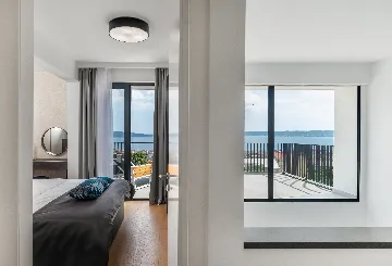 Kaštel Kambelovac Villa for Up to 12 Guests