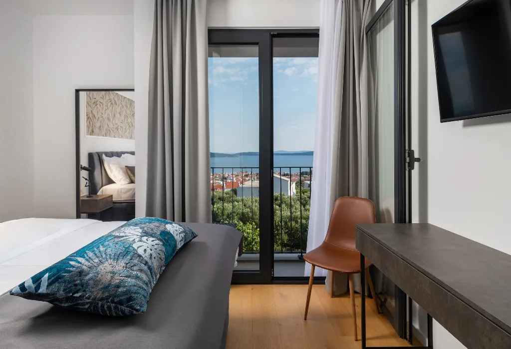 Kaštel Kambelovac Villa for Up to 12 Guests