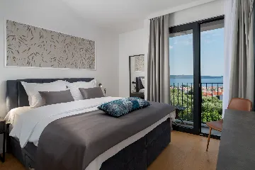 Kaštel Kambelovac Villa for Up to 12 Guests