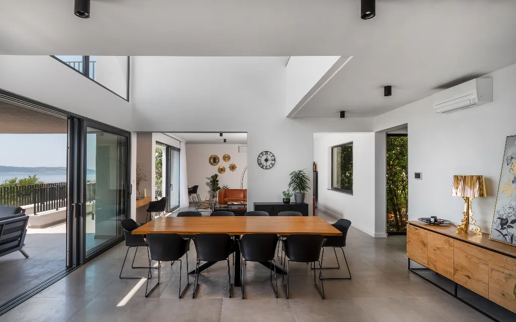 Kaštel Kambelovac Villa for Up to 12 Guests