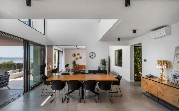 Kaštel Kambelovac Villa for Up to 12 Guests