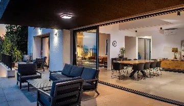 Kaštel Kambelovac Villa for Up to 12 Guests