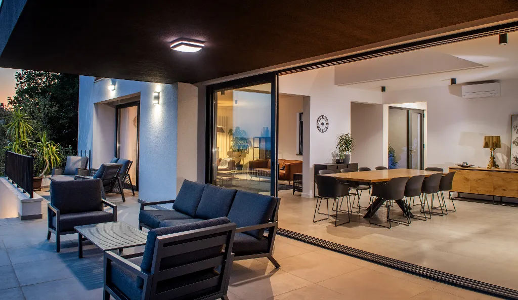 Kaštel Kambelovac Villa for Up to 12 Guests